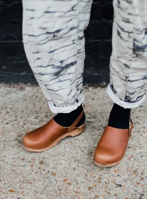 Low Klassisk Strap Clog in Cacao