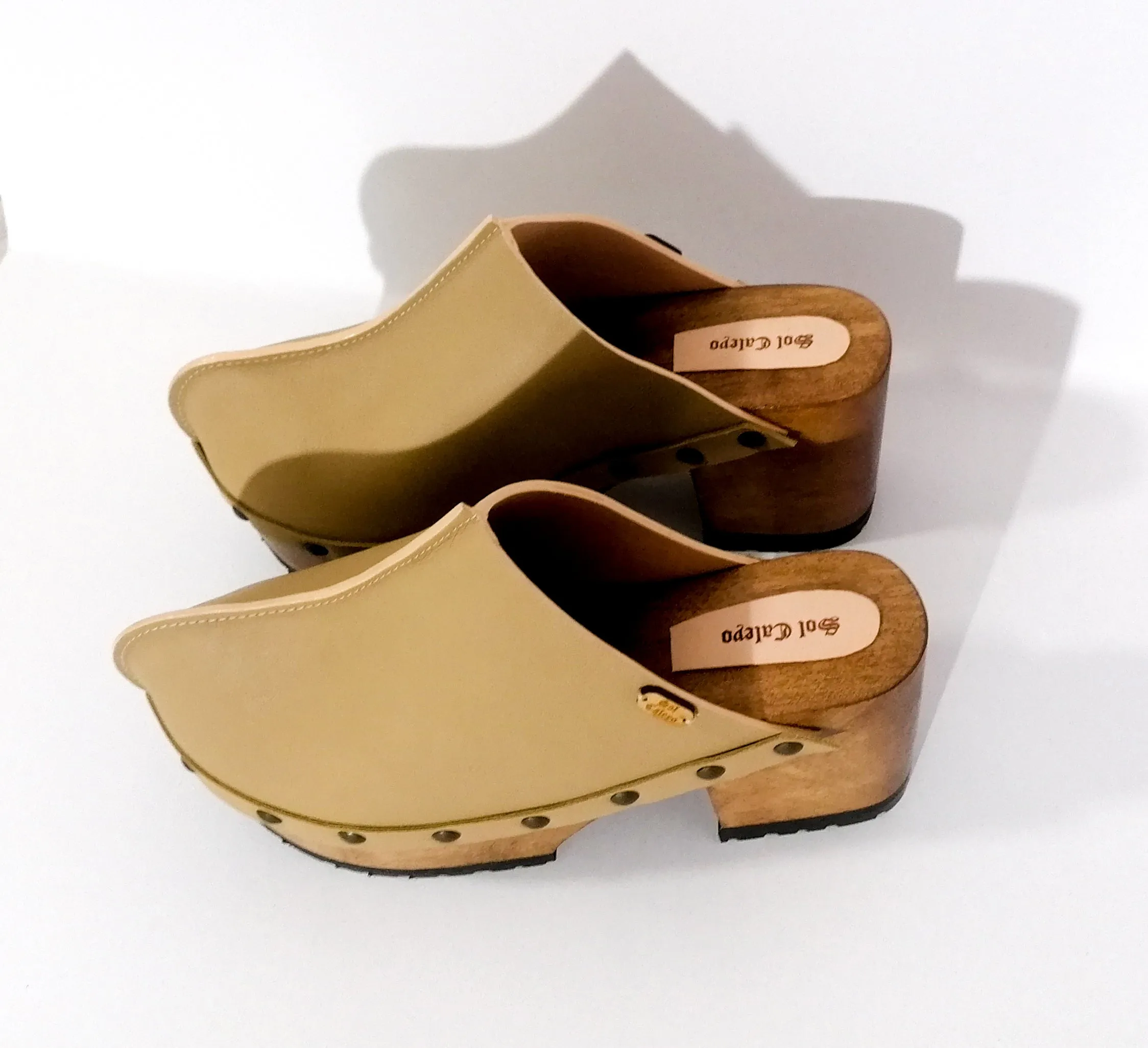 Sand California Clogs