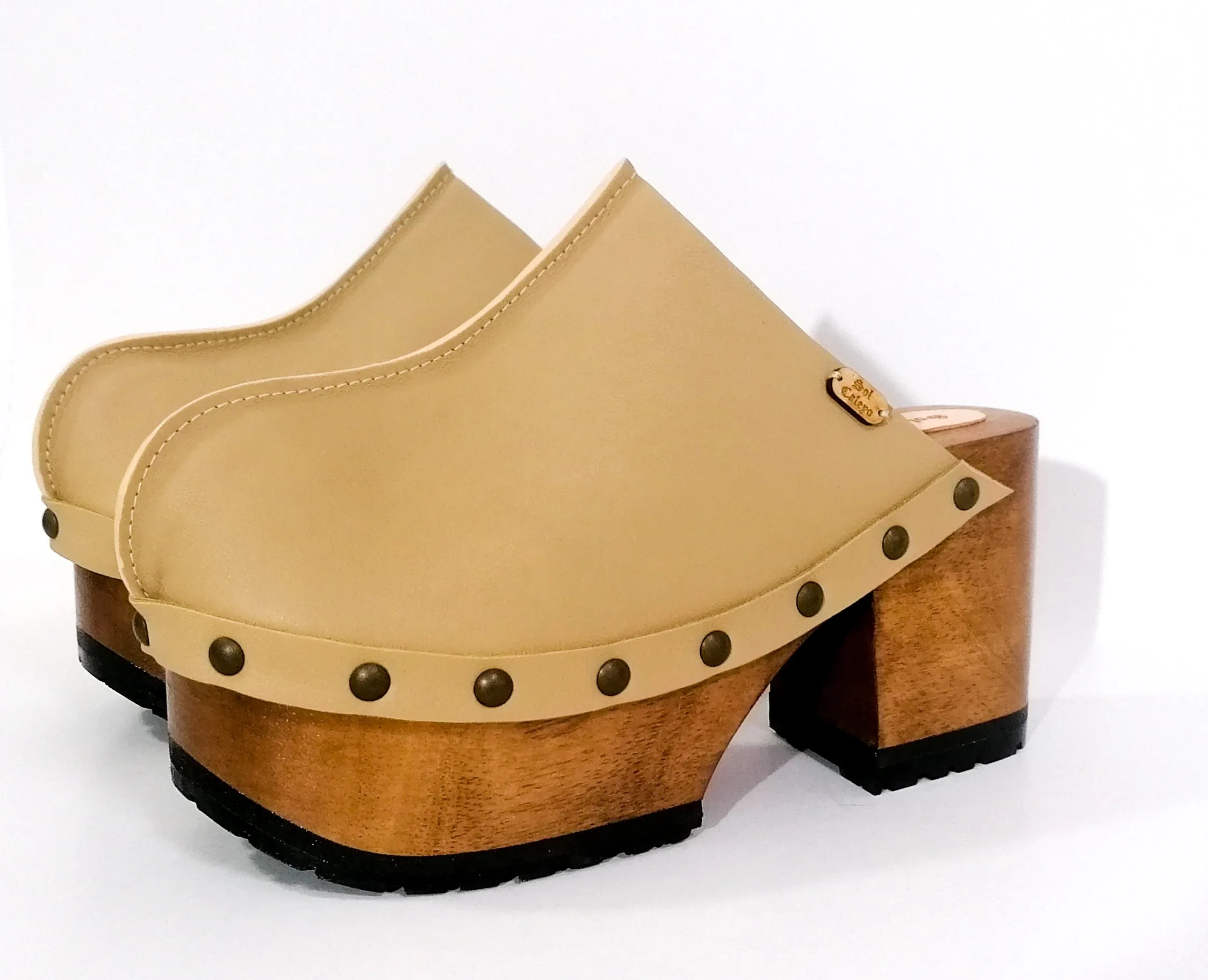Sand California Clogs