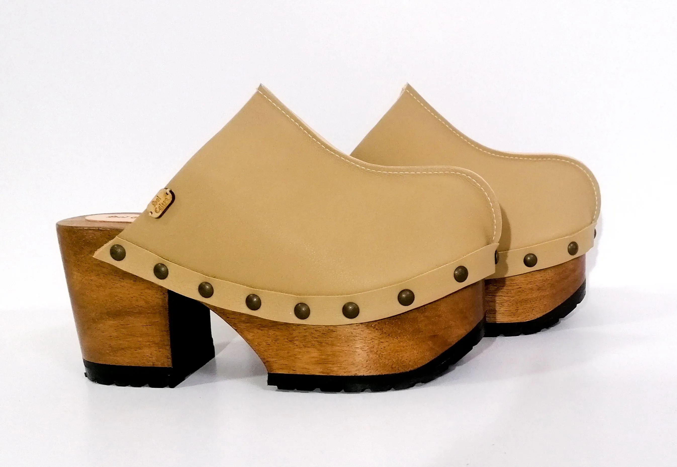 Sand California Clogs