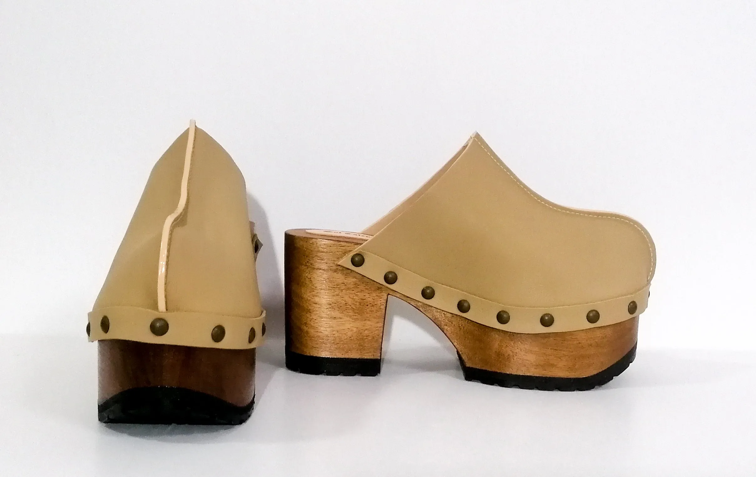 Sand California Clogs