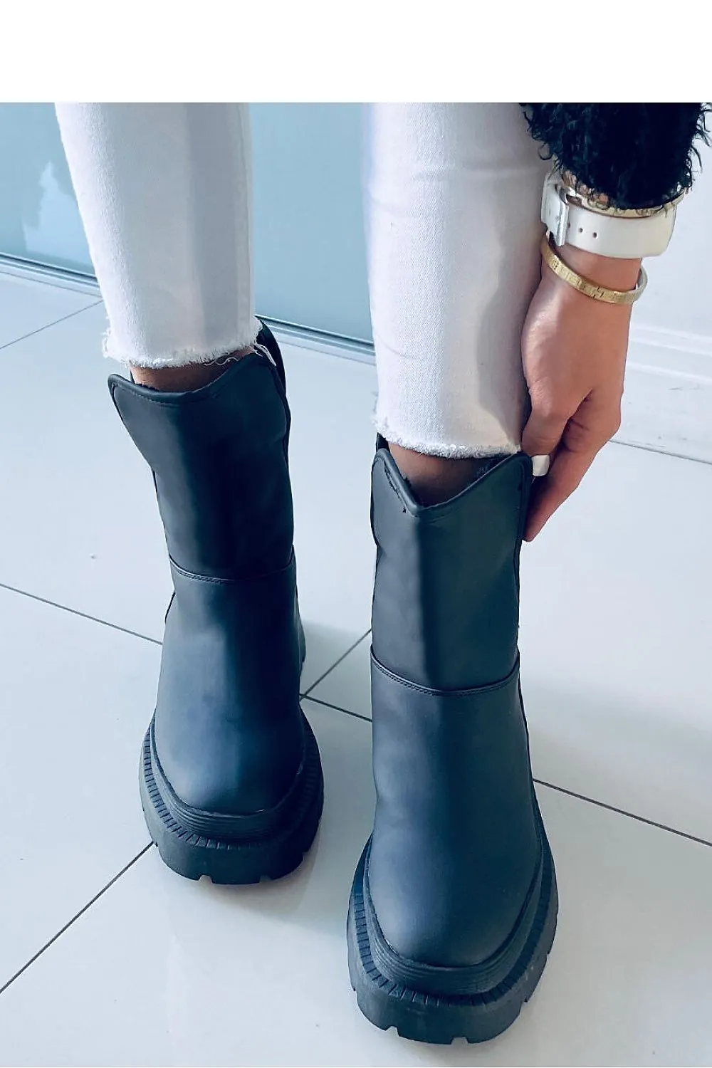 Snow boots
