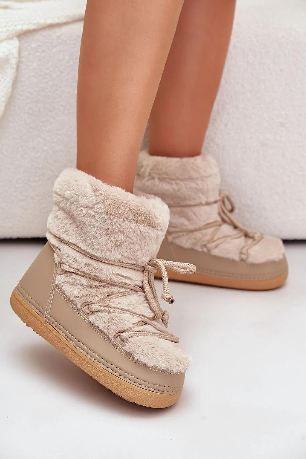 Snow boots