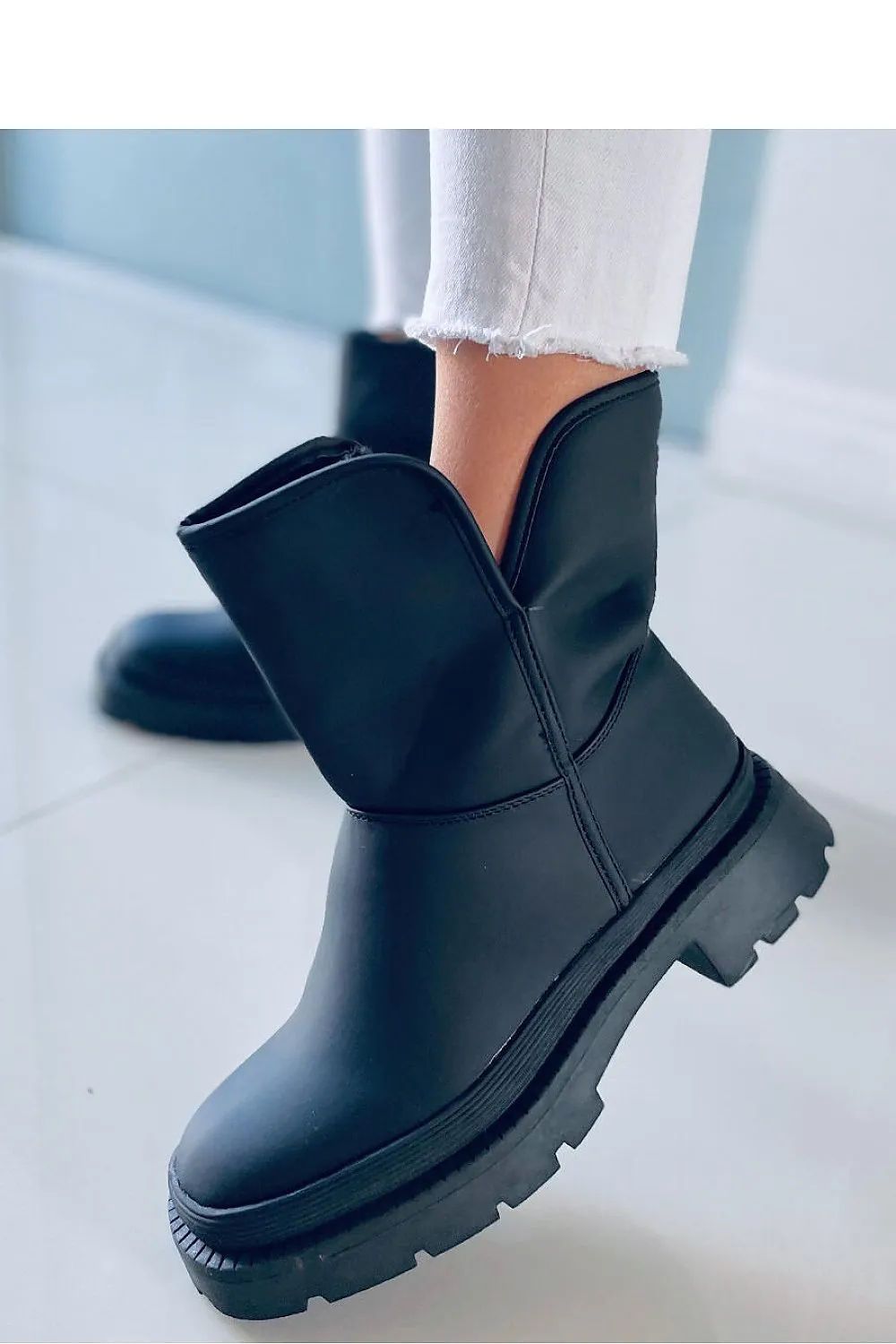 Snow boots