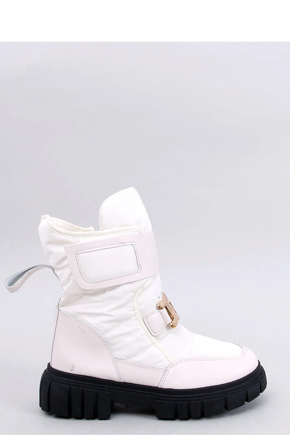 Snow boots