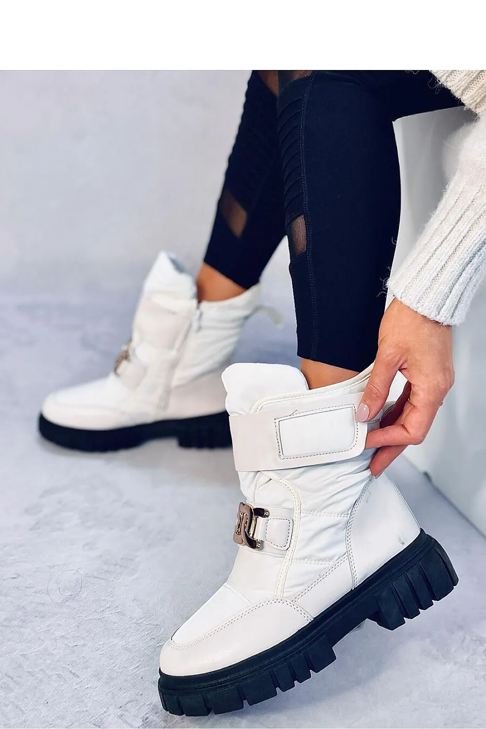 Snow boots
