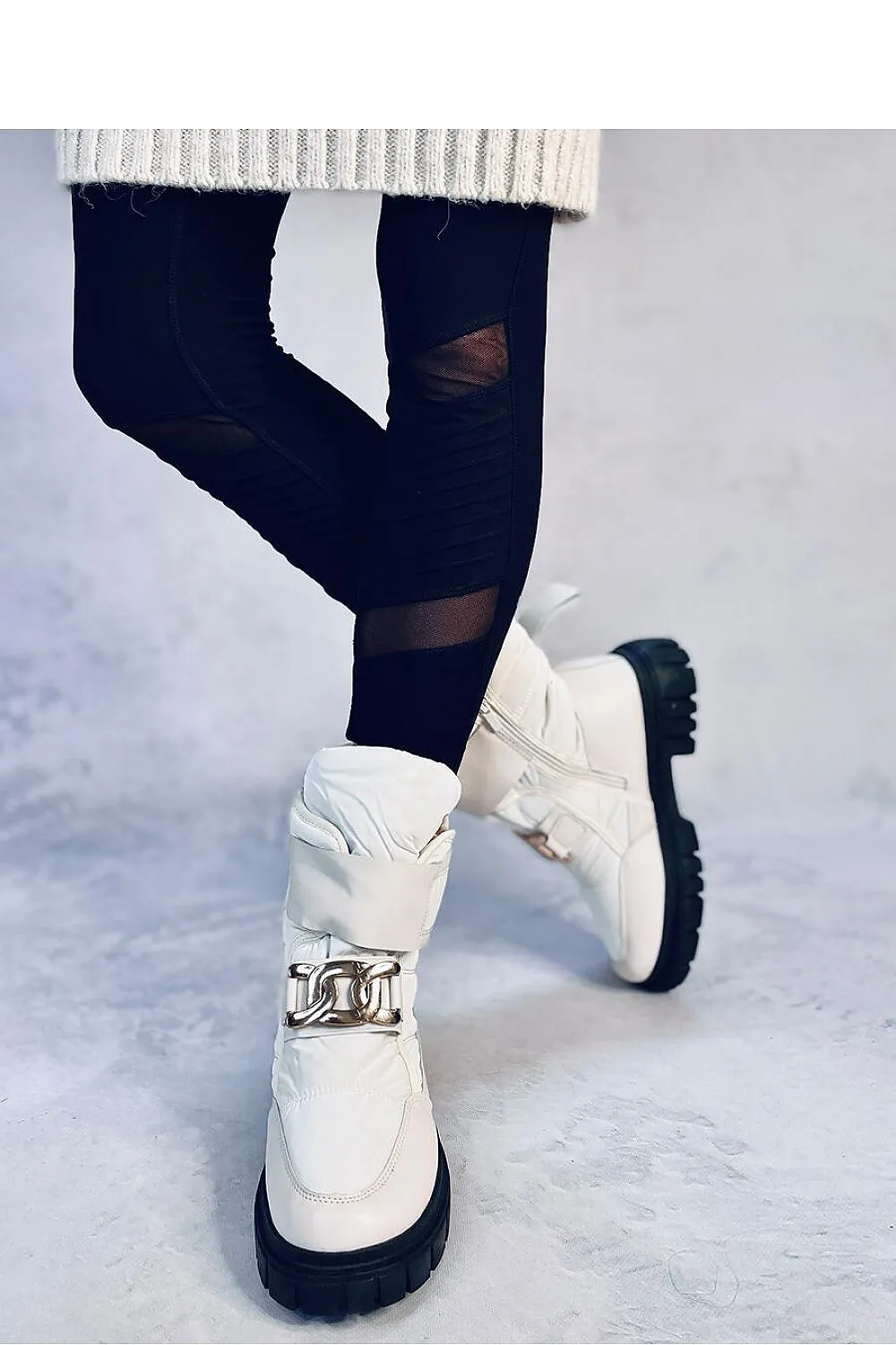 Snow boots