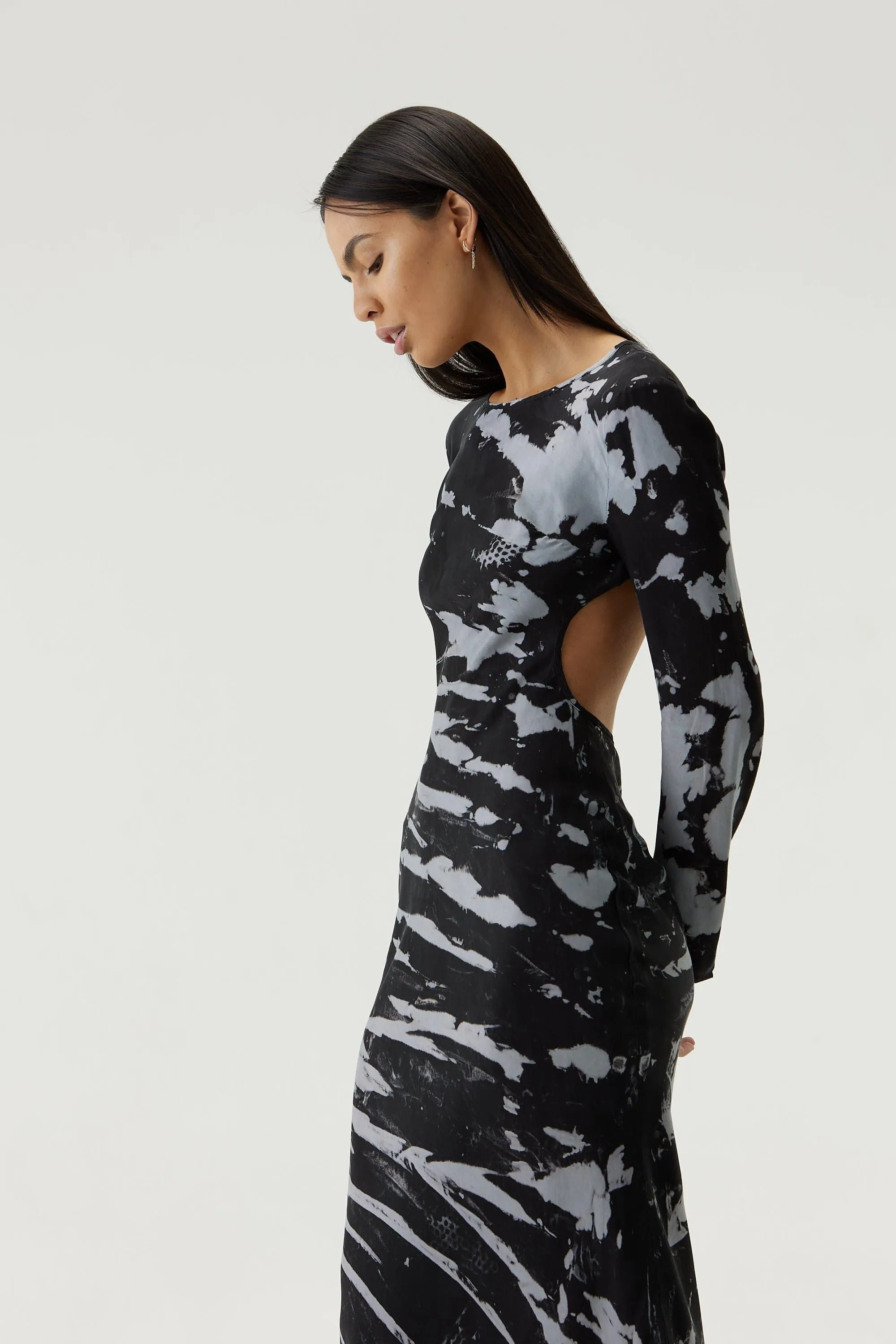 TWIST THROUGH BIAS TIE BACK MIDI | BLACK TIE DYE