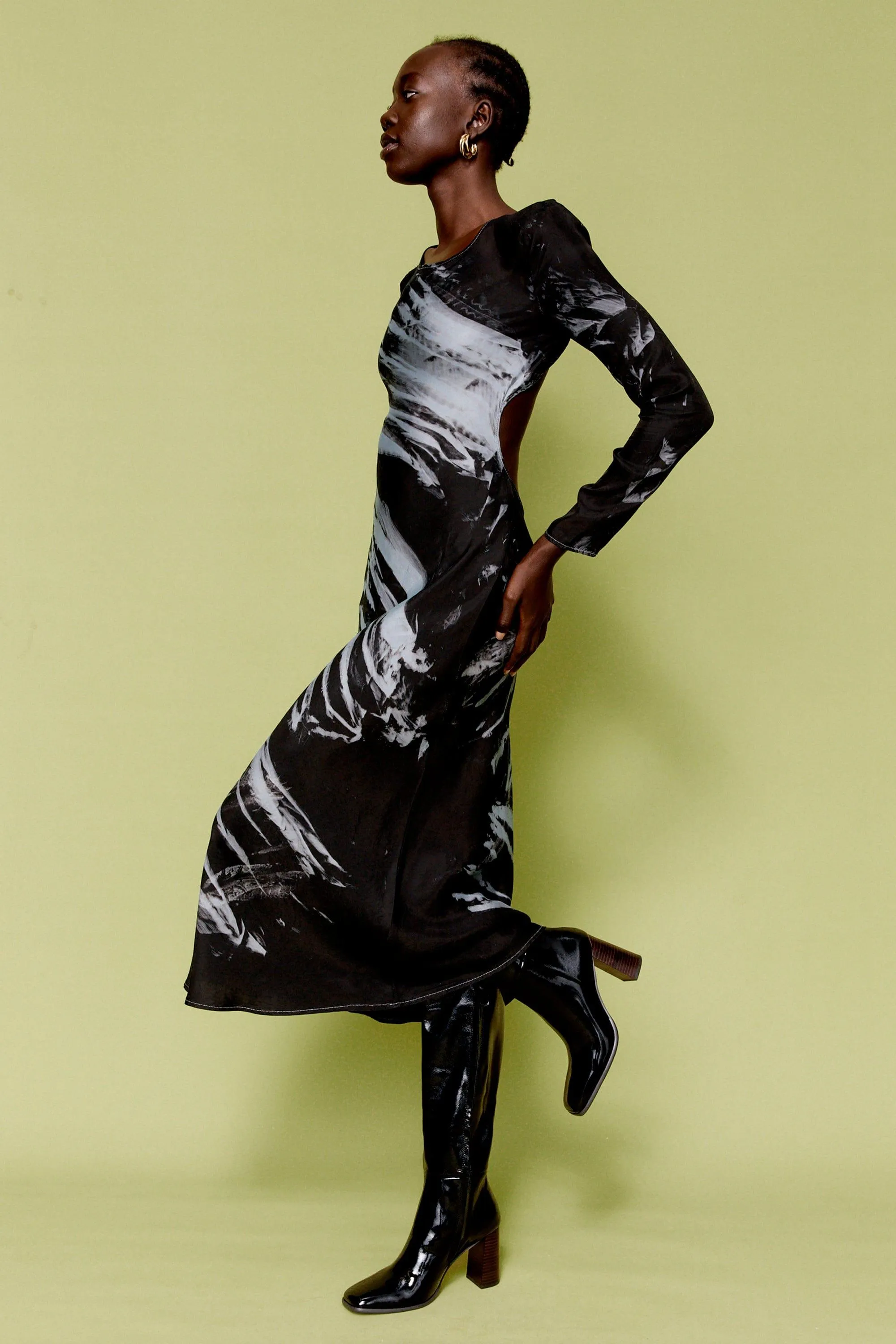 TWIST THROUGH BIAS TIE BACK MIDI | BLACK TIE DYE